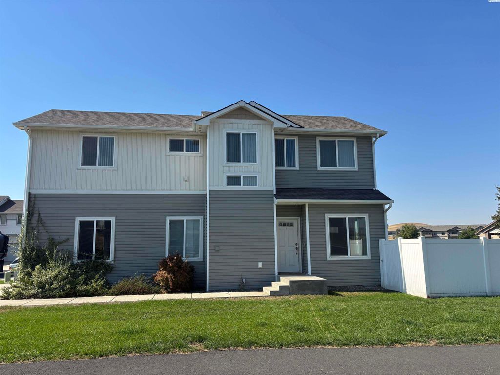 Photo of 1499 SW Arrowleaf Lane, Pullman, WA 99163 (MLS # 287688)