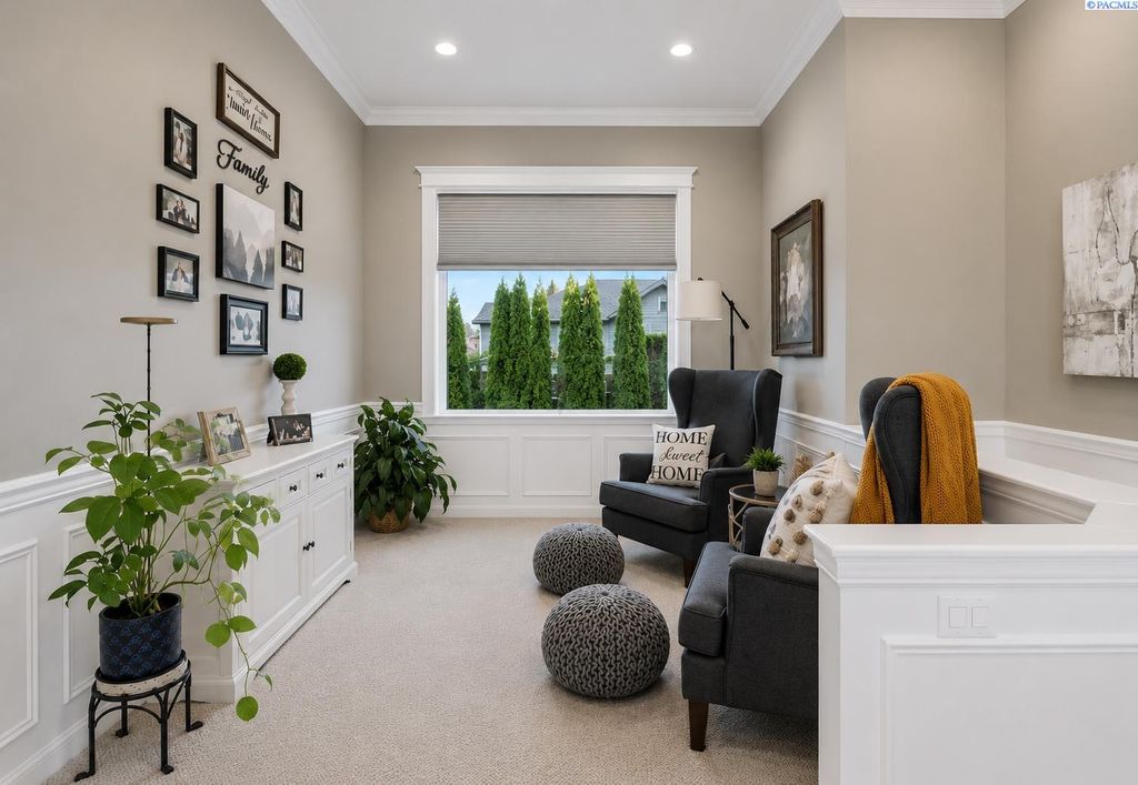 Photo of 2802 W 38th Court, Kennewick, WA 99338 (MLS # 292804)