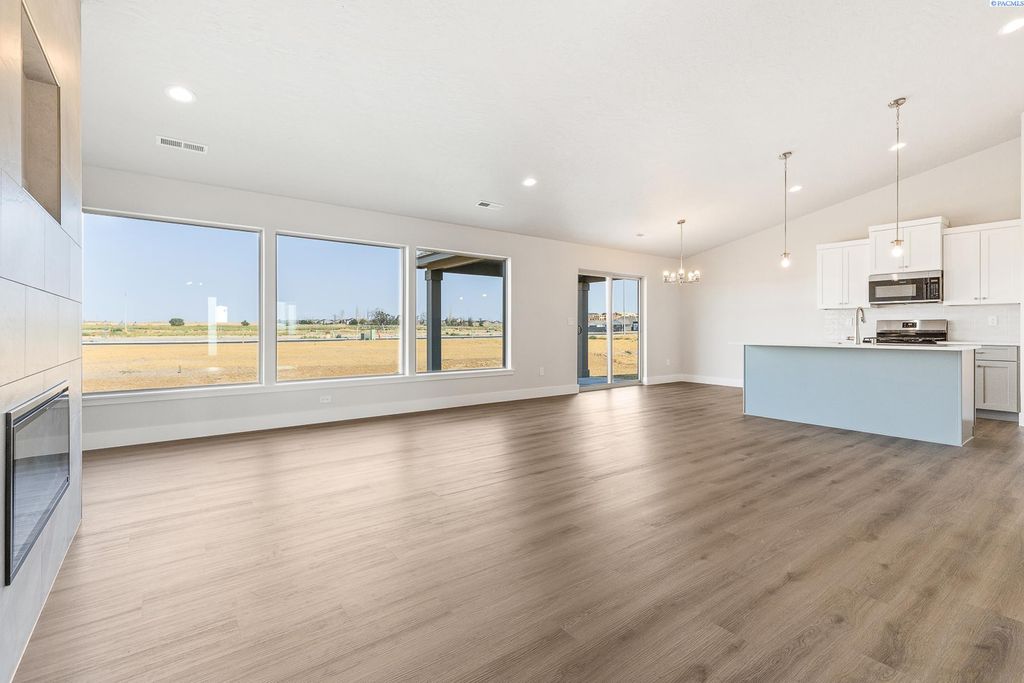 Photo of 6809 Brooks Ave, Pasco, WA 99301 (MLS # 289421)