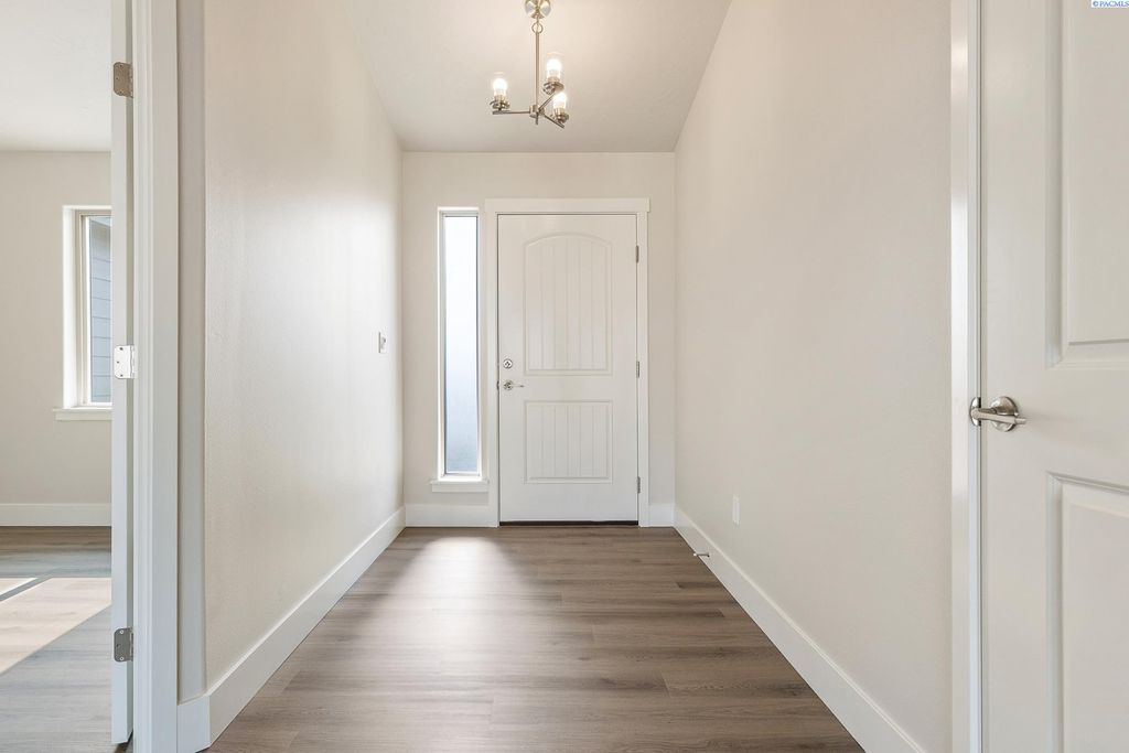 Photo of 6809 Brooks Ave, Pasco, WA 99301 (MLS # 289421)