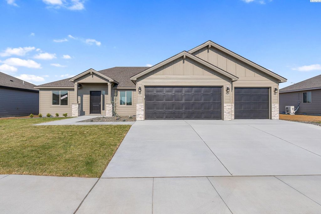 Photo of 6809 Brooks Ave, Pasco, WA 99301 (MLS # 289421)