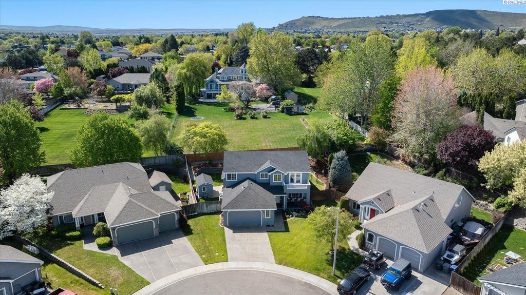 Photo of 1170 Viewmont Ct, Richland, WA 99352 (MLS # 292261)