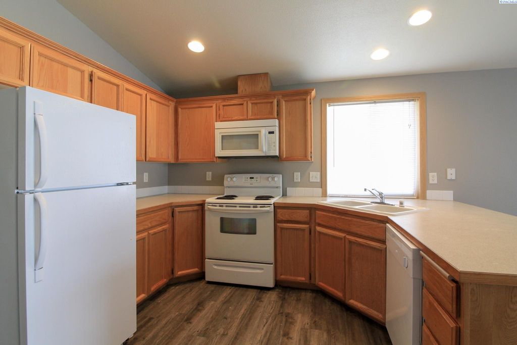 Photo of 4535 Muris Lane, Pasco, WA 99301 (MLS # 292763)