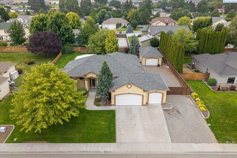 Photo of 4915 W 24th Ave, Kennewick, WA 99338 (MLS # 286975)