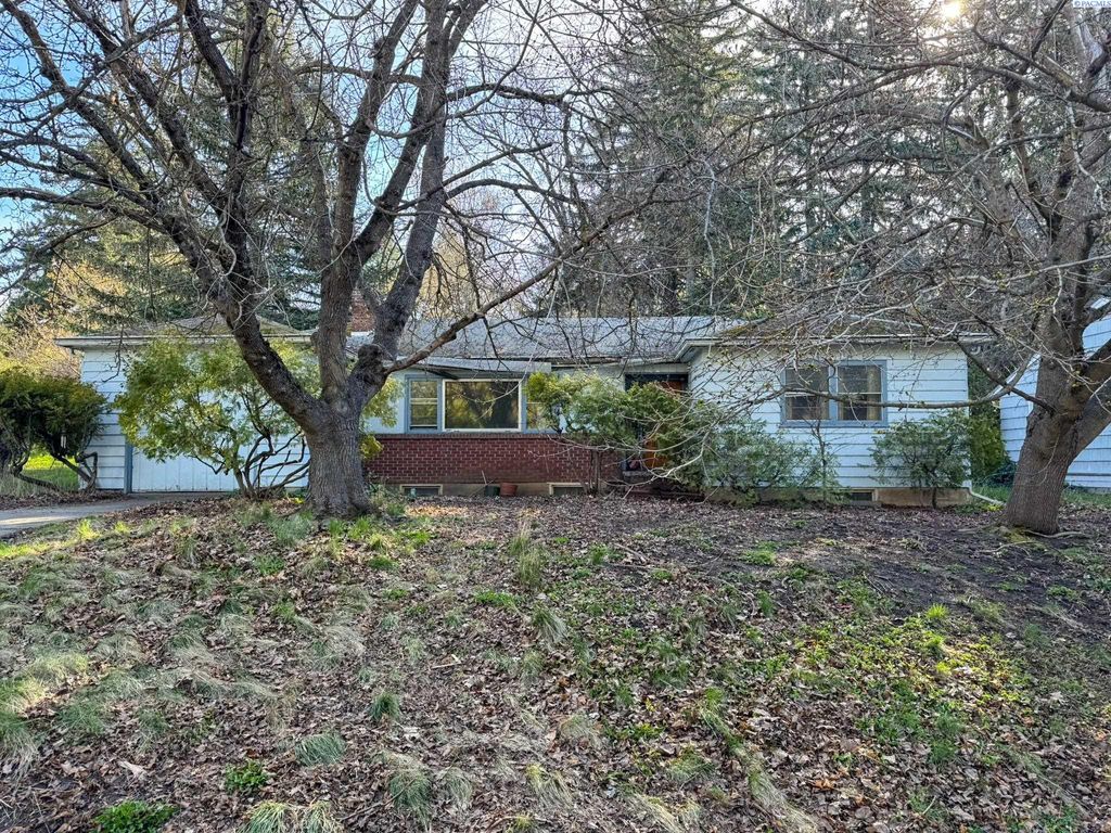 Photo of 1040 NE Lake St, Pullman, WA 99163 (MLS # 291837)