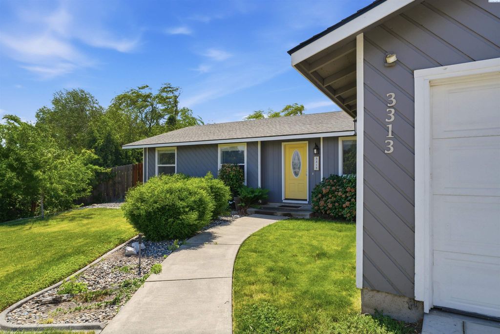 Photo of 3313 S Ione St, Kennewick, WA 99337 (MLS # 292968)
