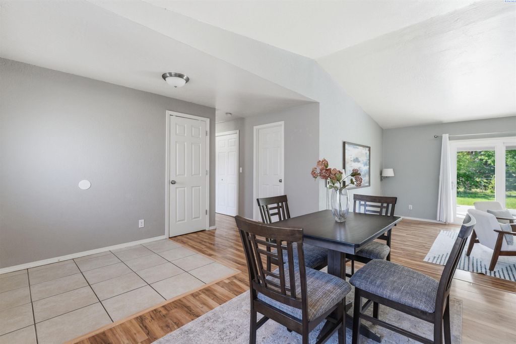 Photo of 3313 S Ione St, Kennewick, WA 99337 (MLS # 292968)