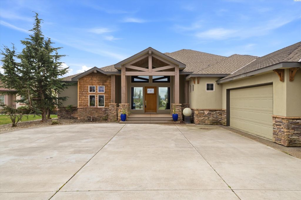 Photo of 4604 Shoreline Court, Pasco, WA 99301 (MLS # 291470)