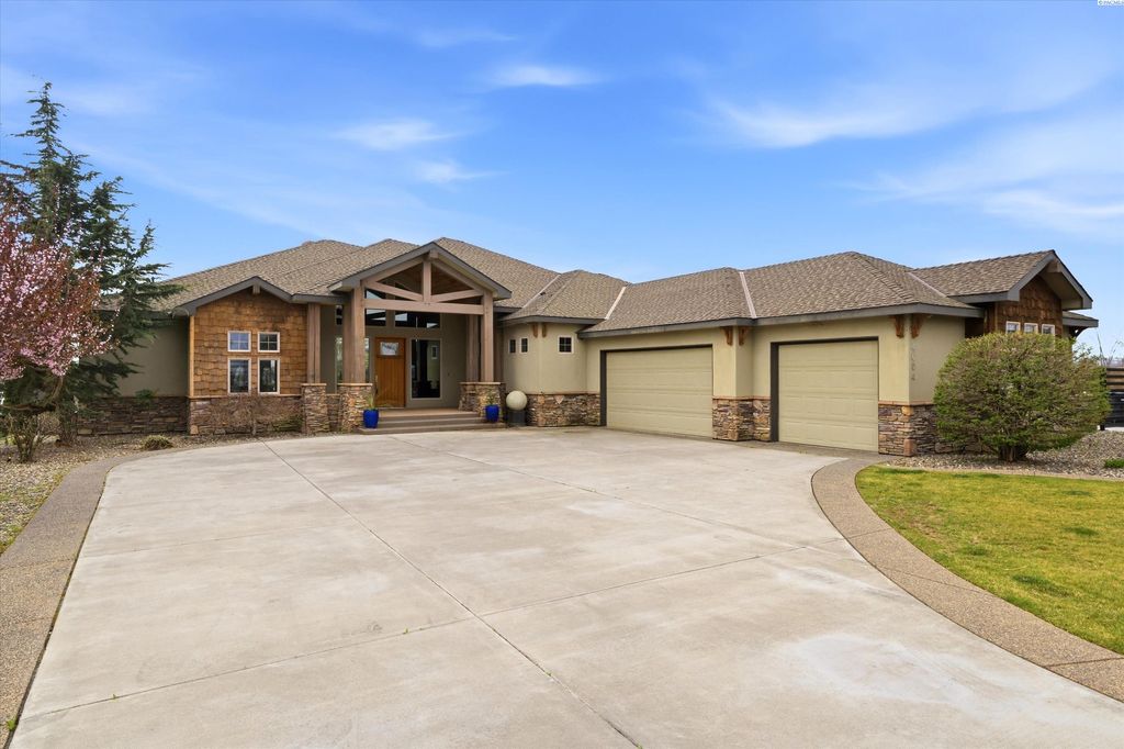 Photo of 4604 Shoreline Court, Pasco, WA 99301 (MLS # 291470)