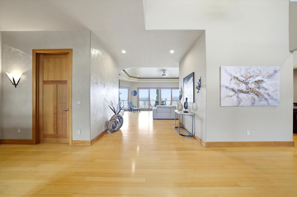 Photo of 4604 Shoreline Court, Pasco, WA 99301 (MLS # 291470)