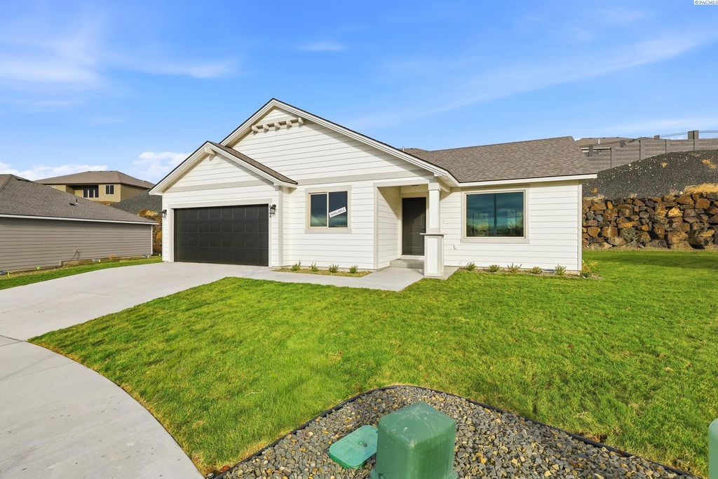 Photo of 6484 W 29th Ct, Kennewick, WA 99338 (MLS # 292252)