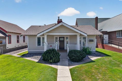 Photo of 528 W Bonneville St, Pasco, WA 99301 (MLS # 293227)