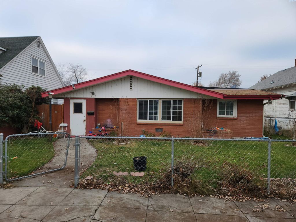 Photo of 807 W Park St, Pasco, WA 99301 (MLS # 289207)