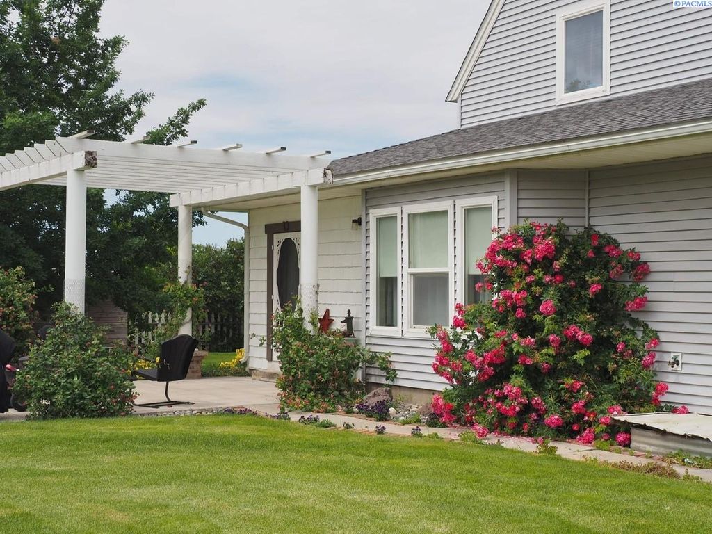 Photo of 821 Old Sr 26, Hay/Hooper, WA 99333 (MLS # 281243)