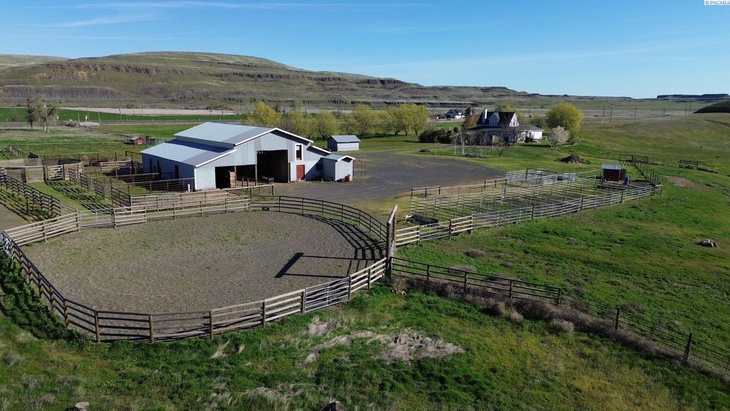 Photo of 821 Old Sr 26, Hay/Hooper, WA 99333 (MLS # 281243)