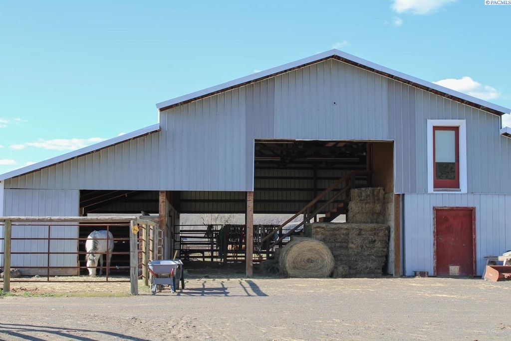 Photo of 821 Old Sr 26, Hay/Hooper, WA 99333 (MLS # 281243)