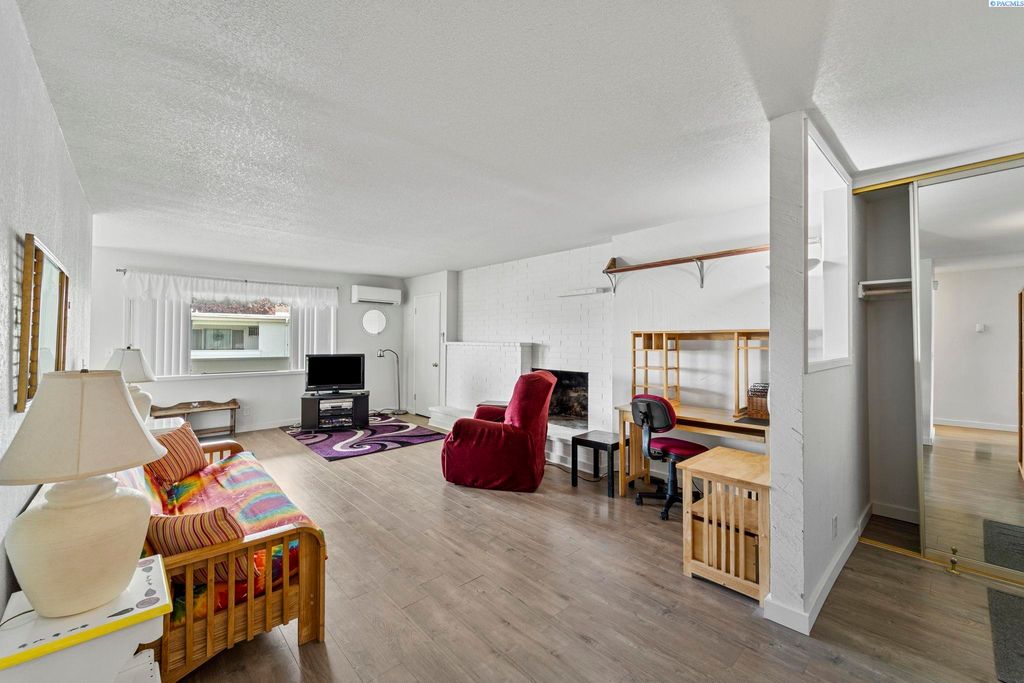 Photo of 1311 Goethals Dr #E, Richland, WA 99354 (MLS # 285687)
