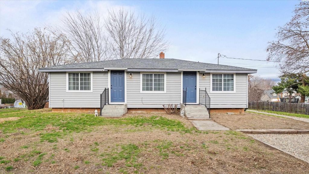 Photo of 517 S 1st St #12 St, Sunnyside, WA 98944 (MLS # 289319)