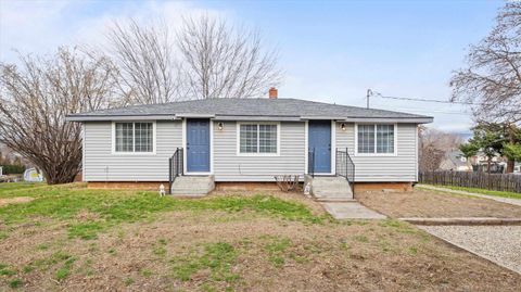 Photo of 519 S 1st St, Sunnyside, WA 98944 (MLS # 289319)