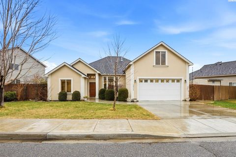 Photo of 3624 Nottingham Drive, Richland, WA 99352 (MLS # 290935)