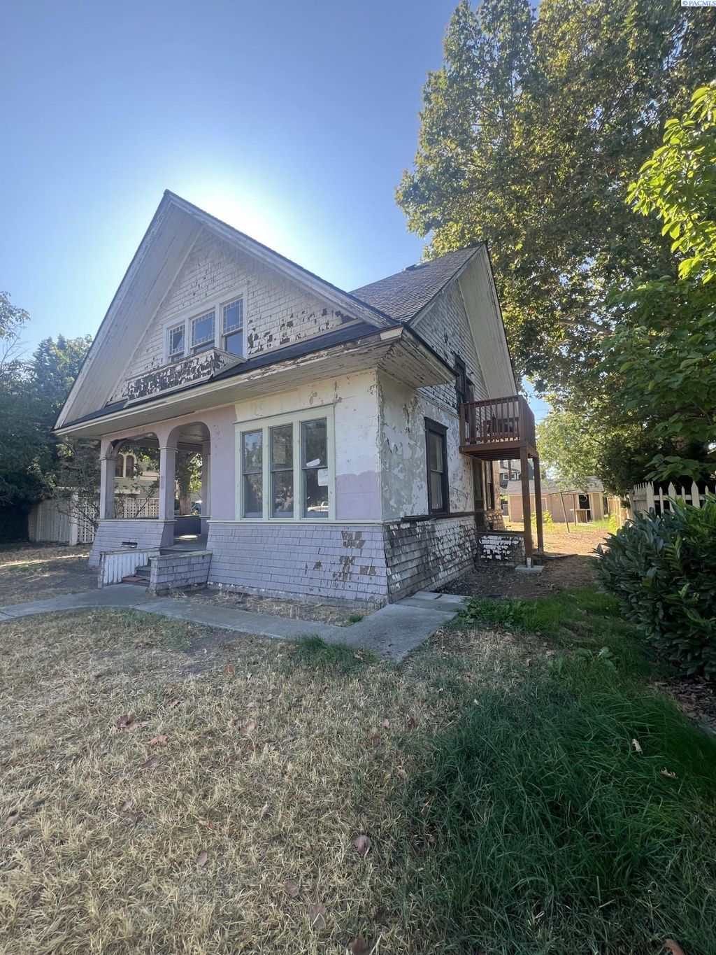 Photo of 523 W Kennewick Ave, Kennewick, WA 99336 (MLS # 287518)