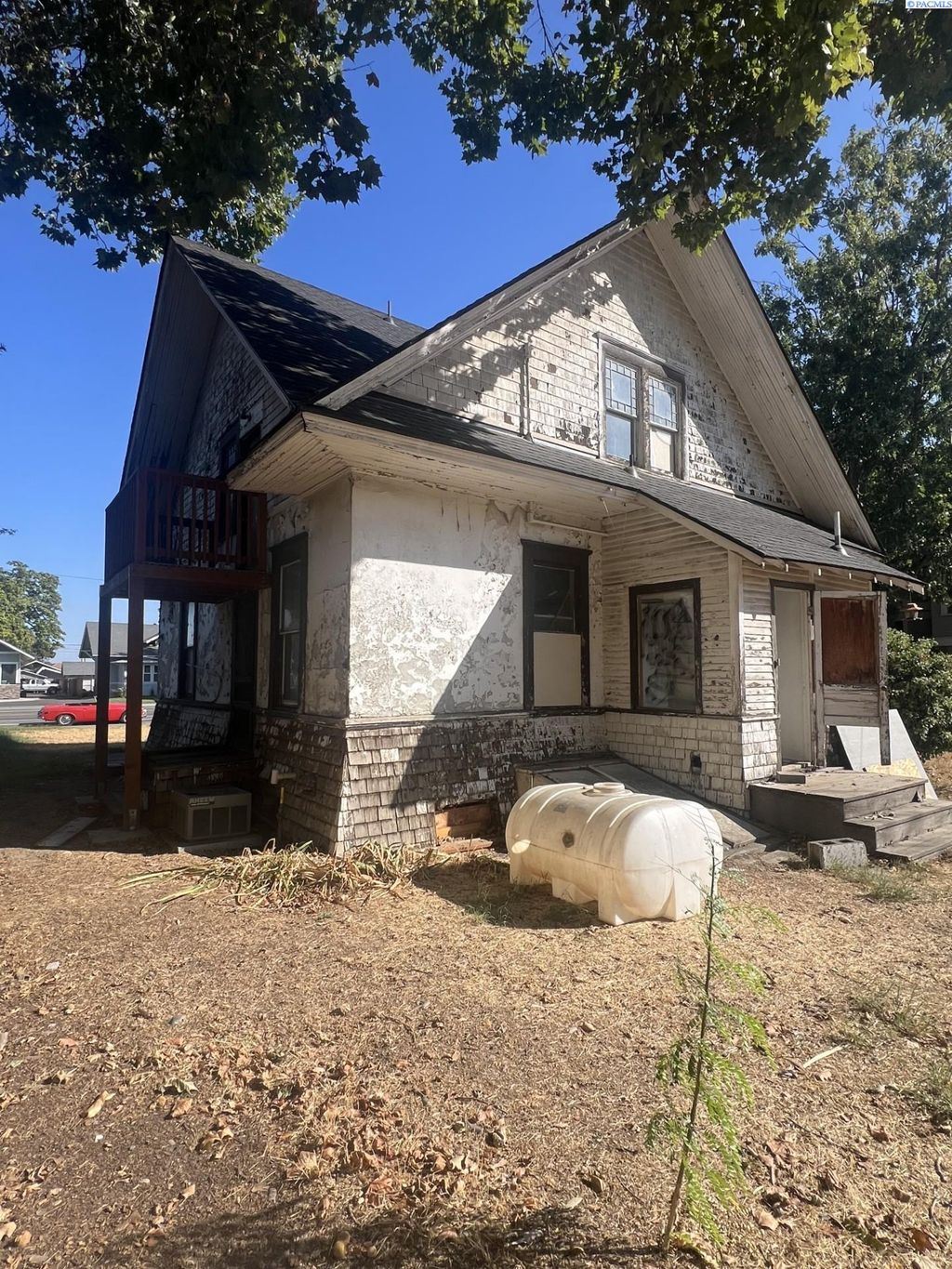 Photo of 523 W Kennewick Ave, Kennewick, WA 99336 (MLS # 287518)