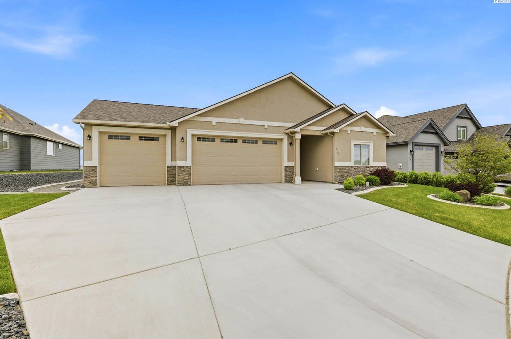 Photo of 3161 Deserthawk Loop, Richland, WA 99354 (MLS # 292355)