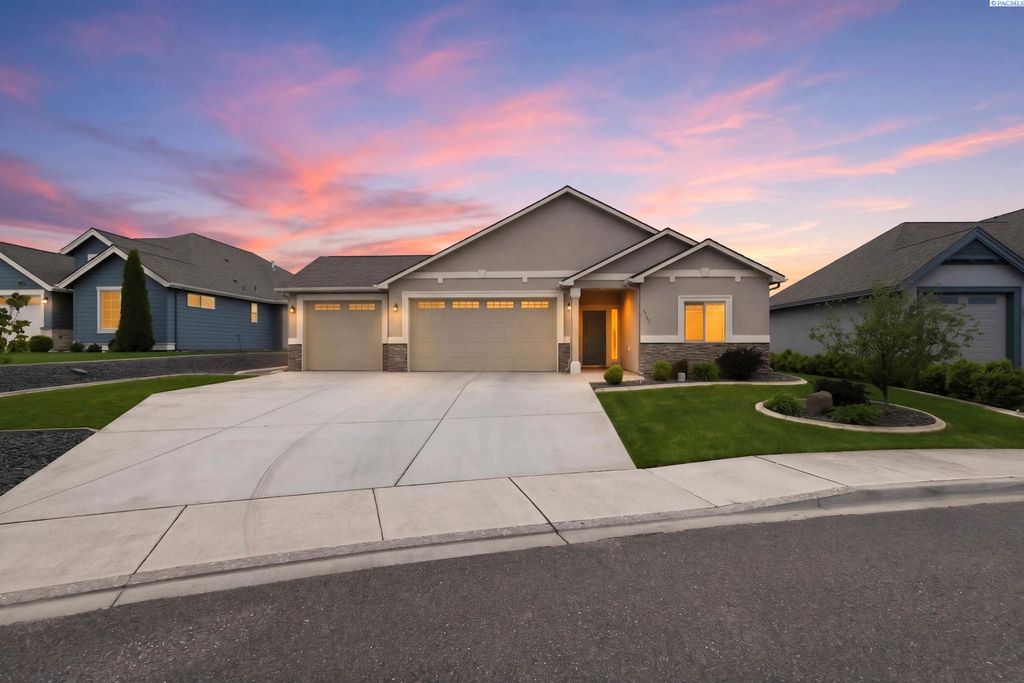 Photo of 3161 Deserthawk Loop, Richland, WA 99354 (MLS # 292355)