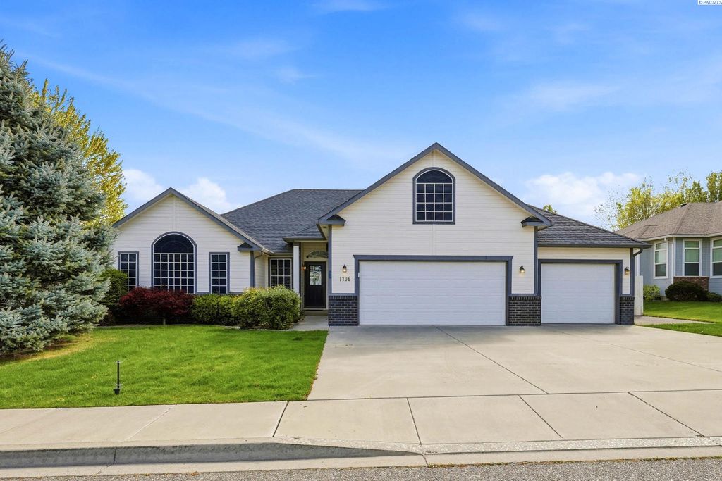 Photo of 1706 Sequoia Avenue, Richland, WA 99352 (MLS # 292031)