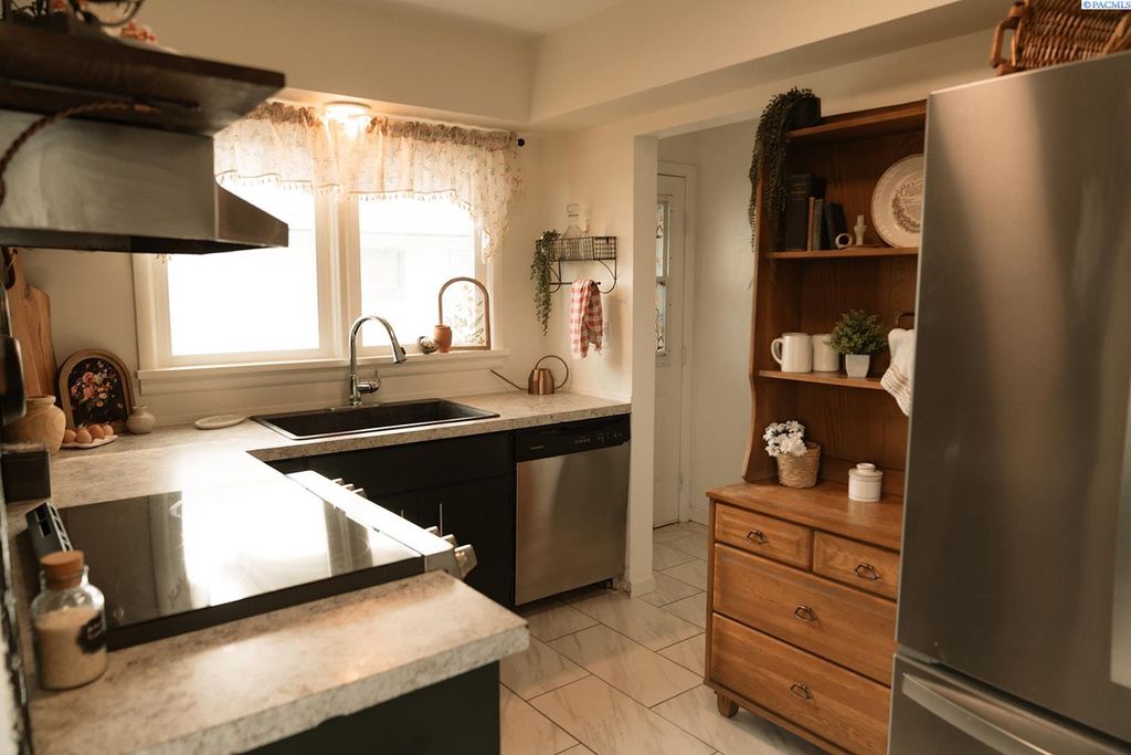 Photo of 325 S Almira Ave, Connell, WA 99326 (MLS # 290914)