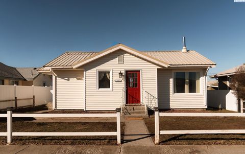 Photo of 325 S Almira Ave, Connell, WA 99326 (MLS # 290914)