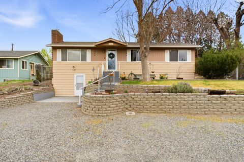 Photo of 976 Campbell Dr, Prosser, WA 99350 (MLS # 291783)