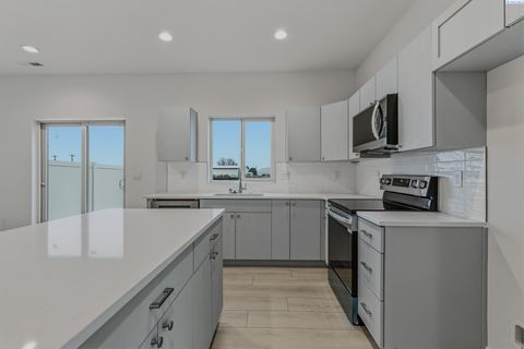 Photo of 7536 Grapevine Ct, West Richland, WA 99353 (MLS # 290256)