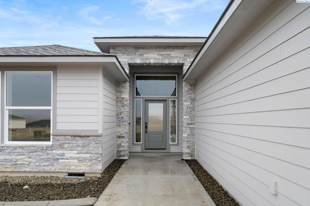 Photo of 2859 S Alaska St, Kennewick, WA 99338 (MLS # 291115)