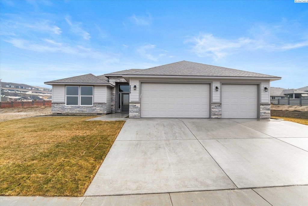 Photo of 2859 S Alaska St, Kennewick, WA 99338 (MLS # 291115)