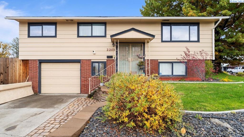 Photo of 2203 N 7th Ave, Pasco, WA 99301 (MLS # 288674)