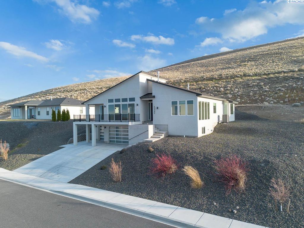 Photo of 5249 S Quincy Place, Kennewick, WA 99337 (MLS # 291133)