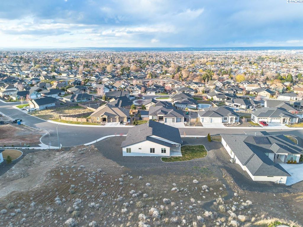 Photo of 5249 S Quincy Place, Kennewick, WA 99337 (MLS # 291133)