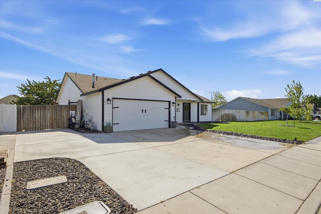 Photo of 5211 Truman Lane, Pasco, WA 99301 (MLS # 292998)
