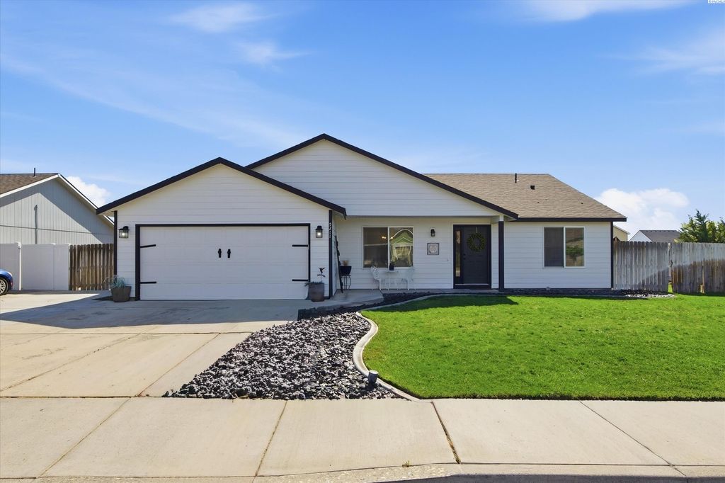 Photo of 5211 Truman Lane, Pasco, WA 99301 (MLS # 292998)
