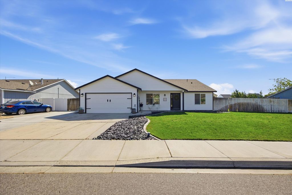 Photo of 5211 Truman Lane, Pasco, WA 99301 (MLS # 292998)