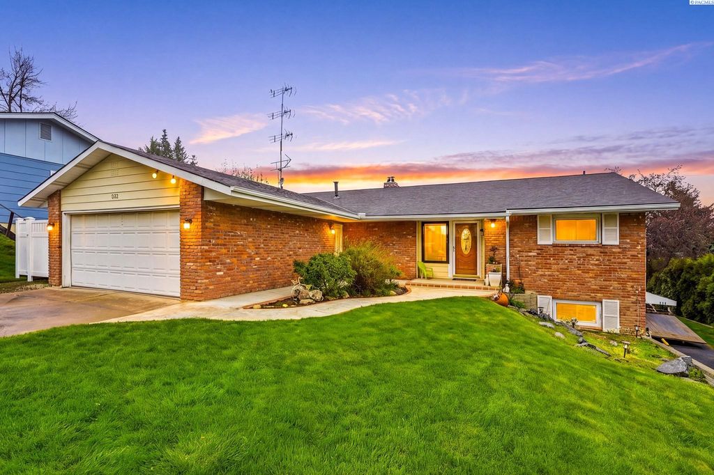 Photo of 930 SW Fountain St, Pullman, WA 99163 (MLS # 292090)