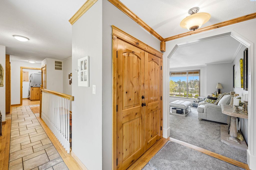 Photo of 930 SW Fountain St, Pullman, WA 99163 (MLS # 292090)