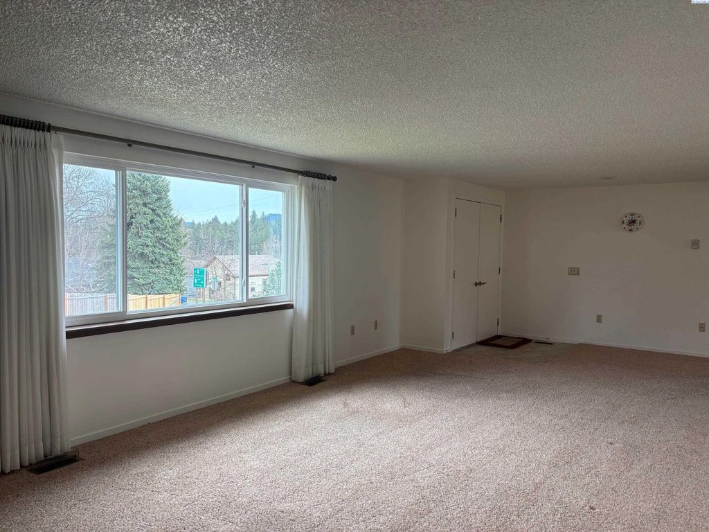 Photo of 315 N Division St, Palouse, WA 99161 (MLS # 291698)