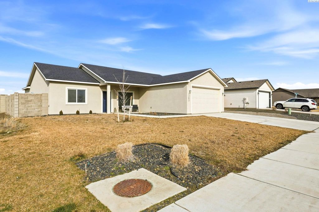 Photo of 3203 E Helena Street, Pasco, WA 99301 (MLS # 290614)