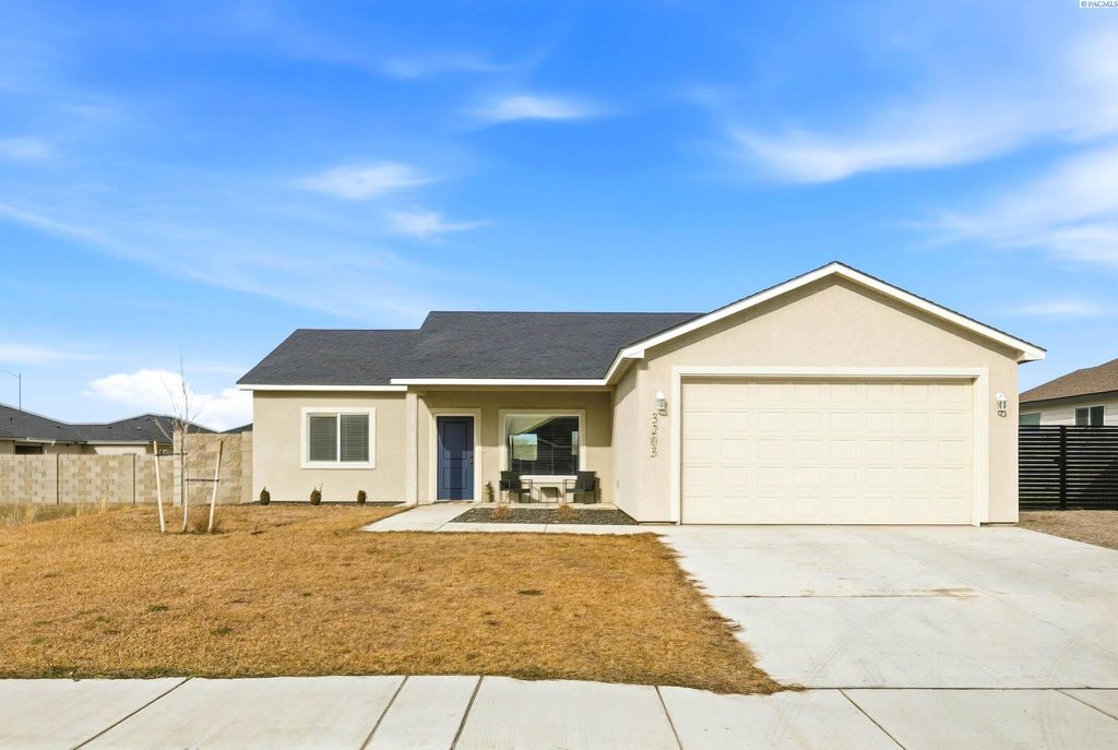 Photo of 3203 E Helena Street, Pasco, WA 99301 (MLS # 290614)