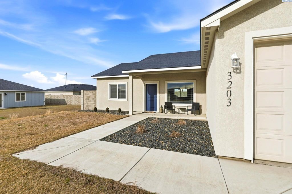 Photo of 3203 E Helena Street, Pasco, WA 99301 (MLS # 290614)