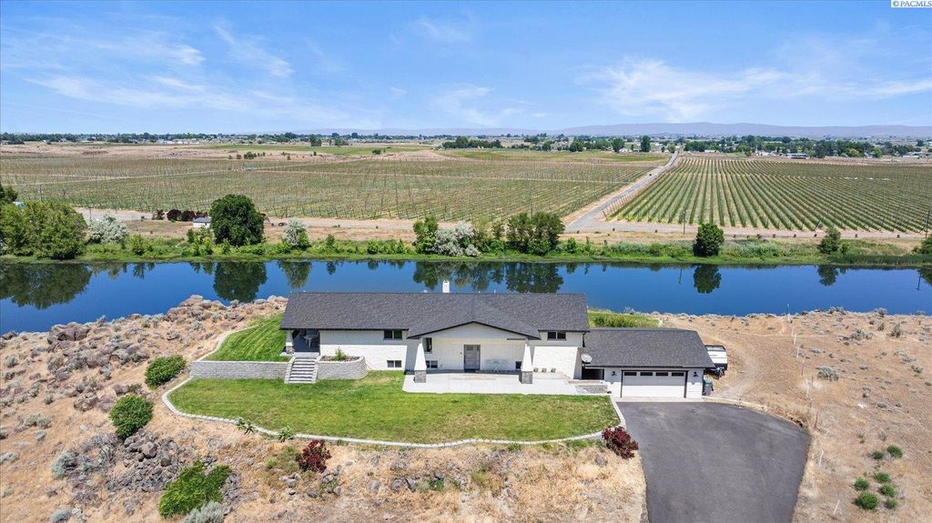 Photo of 160103 W Byron Rd, Prosser, WA 99350 (MLS # 289673)