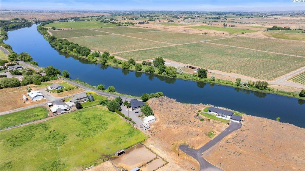 Photo of 160103 W Byron Rd, Prosser, WA 99350 (MLS # 289673)