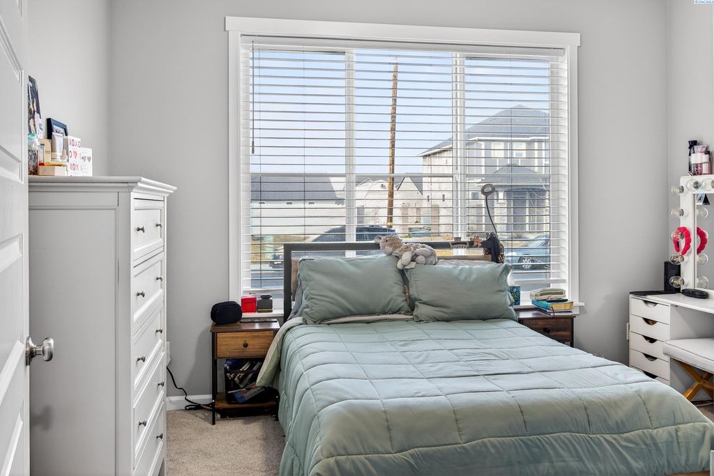 Photo of 306 Ruby Ave, Grandview, WA 98930 (MLS # 291096)